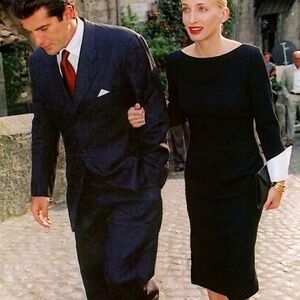 Banana Republic Black Sheath Dress w/Striking White Contrast Turn-Up Cuffs Sz 6